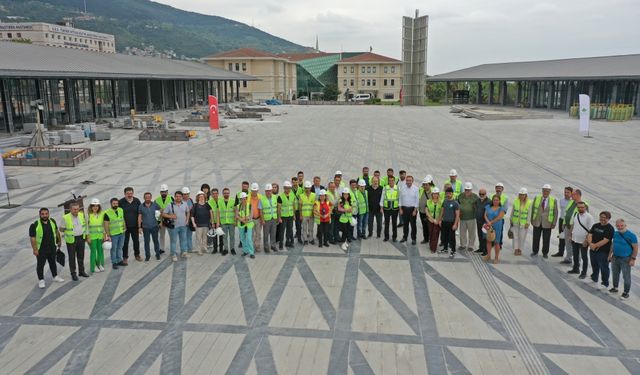 Bursa'ya kazandırılan 37 dönümlük Osmangazi Meydanı açılış için gün sayıyor