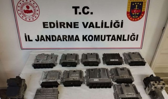 Edirne'de kaçak otomobil parçaları ele geçirildi