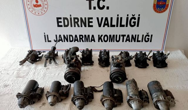 Edirne'de kargoyla gönderilen 16 kaçak otomobil parçası ele geçirildi