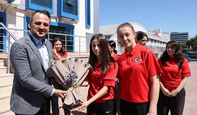 Gençlik ve Spor Bakan Yardımcısı Enes Eminoğlu, Edirne'de milli sporcularla bir araya geldi