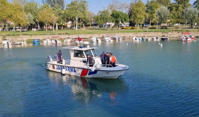 İznik Gölü'nde kaybolan kişiyi arama kurtarma çalışması başlatıldı