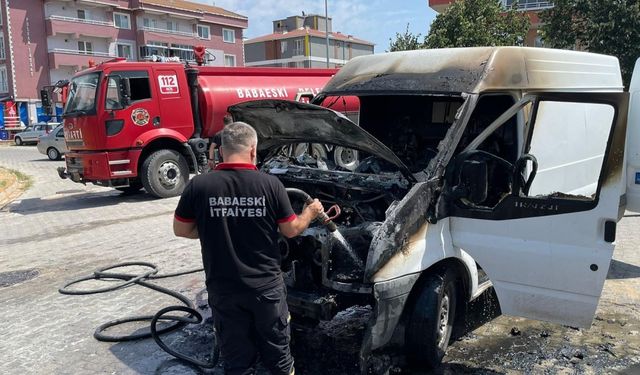 Kırklareli'nde park halindeki panelvan yandı