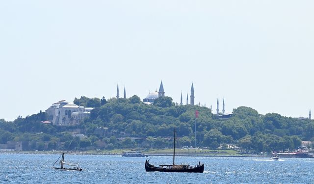 Viking yelkenlisi Boğaz'a demir attı