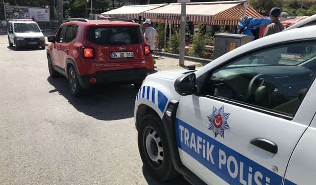 Bilecik'te karşıdan karşıya geçerken otomobil çarptı, 1 yaralı