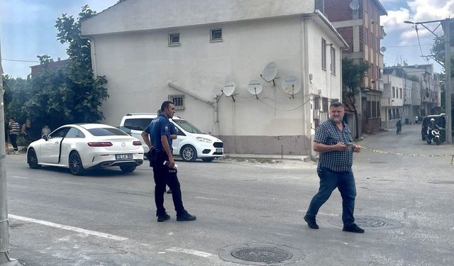 Bursa'da trafikte motosikletten ateş edilen otomobilin sürücüsü yaralandı