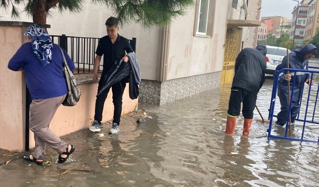 Çanakkale'de şiddetli yağış etkili oldu