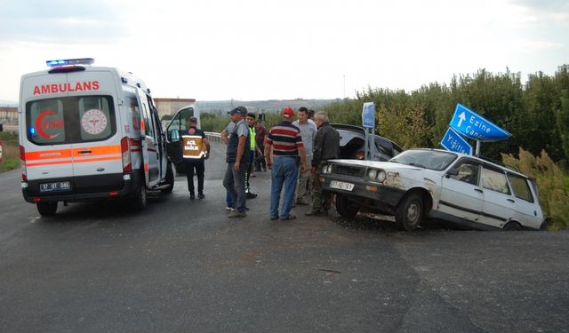 Çanakkale'de trafik kazasında 3 kişi yaralandı