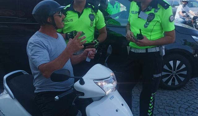 Çanakkale'de trafik polisleri motosiklet sürücülerini bilgilendirdi