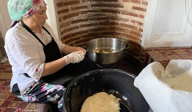 Edirne'de Mevlit Kandili dolayısıyla lokma ve helva dağıtıldı