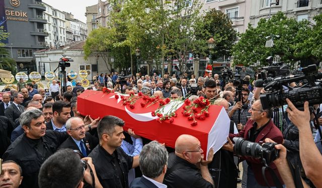 Gazeteci yazar Hıfzı Topuz son yolculuğuna uğurlandı