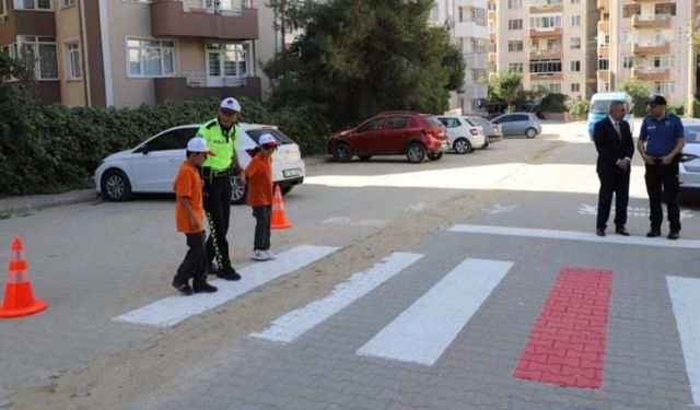 Gelibolu'da öğrencilere trafik kuralları eğitimi verildi