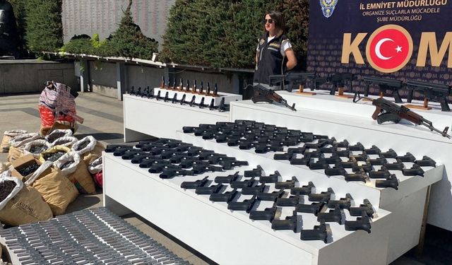 İstanbul'da silah kaçakçılığı operasyonunda 10 zanlı yakalandı