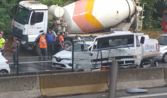 Kartal'da beton mikserinin çarptığı tankerin sürücüsü yaralandı