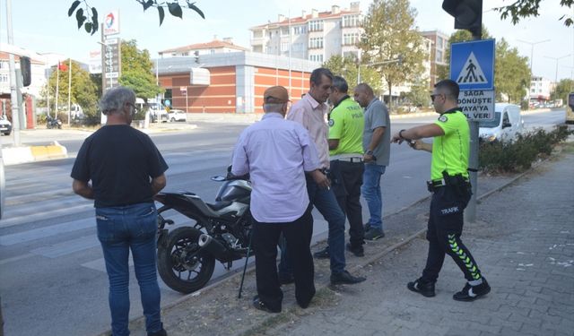 Kırklareli'nde minibüs ile motosikletin çarpıştığı kazada 1 kişi yaralandı