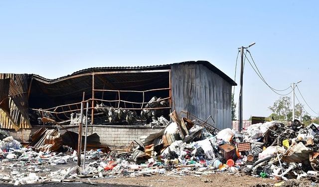 Kırklareli'nde yangında iki işyeri zarar gördü