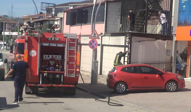 Kocaeli'de çıkan çatı yangını söndürüldü