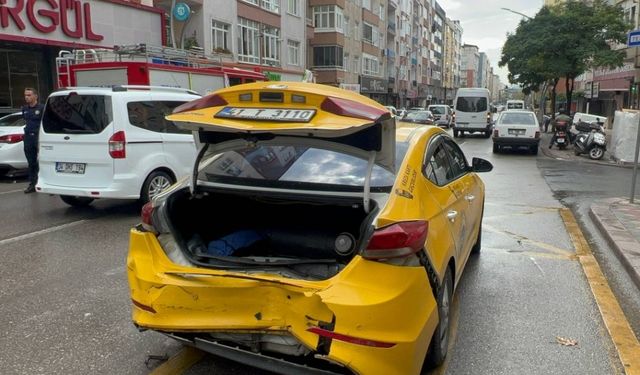 Kocaeli'de zincirleme trafik kazasında 3 kişi yaralandı