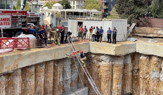 Maltepe'de altgeçit inşaatında üzerine demir düşen işçi yaralandı