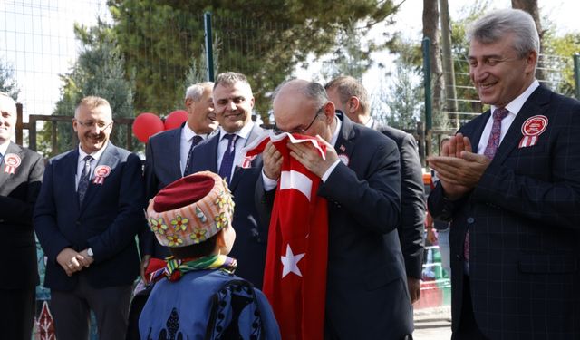 Sakarya Valisi Yaşar Karadeniz, ilk ders zilini çaldı