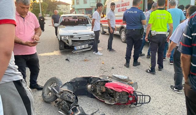 Sakarya'da otomobille çarpışan motosikletin sürücüsü yaralandı