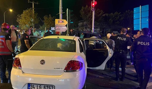 Sakarya'da otomobille çarpışan pikabın sürücüsü yaralandı