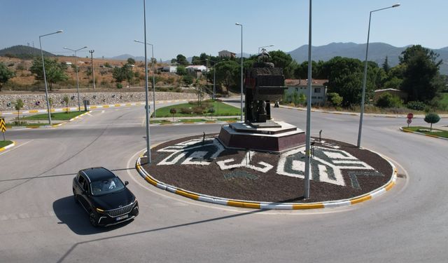 Sındırgılı çocuklar TOGG ile şehir turu attı