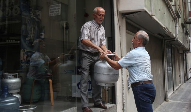 Zeytinburnu'nun tüpçü kardeşleri baba mesleğini yarım asırdır bırakmıyor