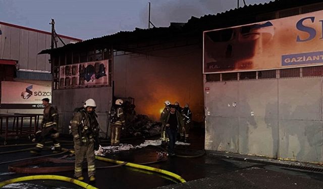 İstanbul Bahçelievler'de Lojistik Depoda Yangın Çıktı