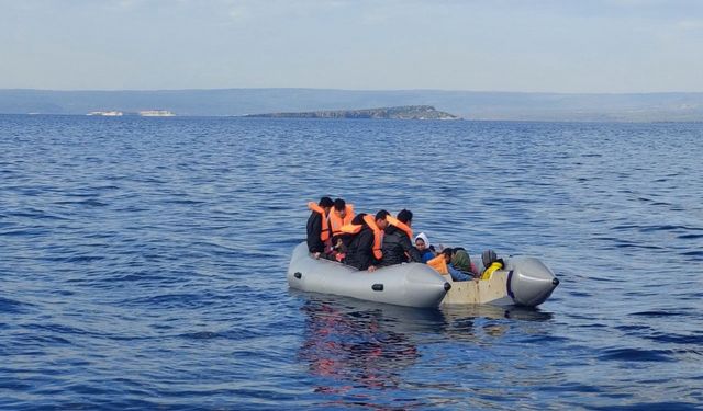 Ayvalık açıklarında 49 düzensiz göçmen kurtarıldı