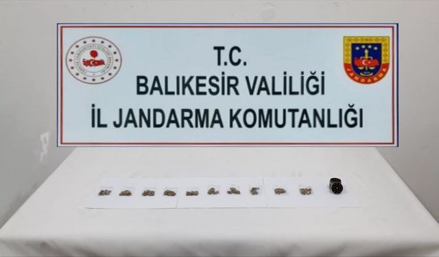 Ayvalık ve Gömeç'teki uyuşturucu operasyonlarında 4 şüpheli yakalandı