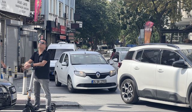 Bakırköy'de yayalara yol vermeyen sürücülere ceza kesildi