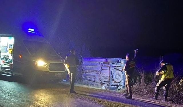 Balıkesir'de kamyonetin traktöre çarpması sonucu 1 kişi öldü, 2 kişi yaralandı