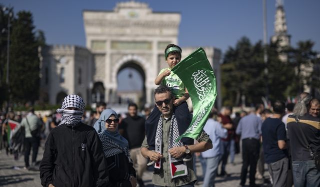 Beyazıt Camisi'nde Filistin'de hayatını kaybedenler için gıyabi cenaze namazı kılındı