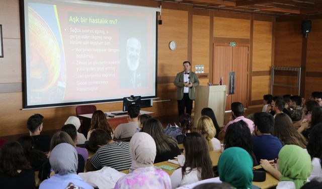 "Beynin kimyasını değiştiren aşkın ilk evreleri stresli geçiyor"