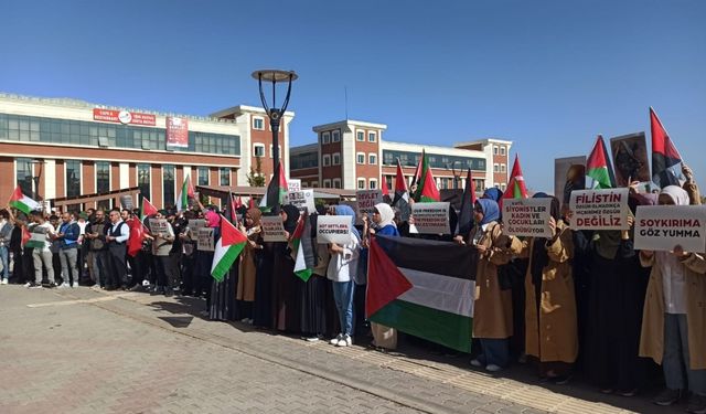 Bilecik Şeyh Edebali Üniversitesi öğrencileri İsrail'in Gazze'ye saldırılarını protesto etti