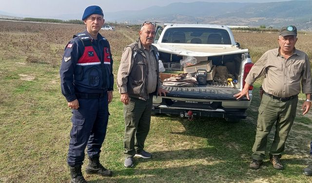 Bursa'da ağ, kafes ve ses sistemiyle saka kuşu avlayan kişiye para cezası kesildi