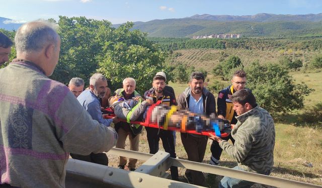 Bursa'da otomobilin çarptığı sürücüye ilk müdahaleyi olay yerinden geçen hemşire yaptı