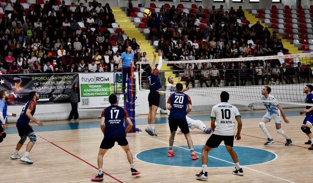 Depremde hayatını kaybeden voleybolcu anısına düzenlenen turnuva başladı