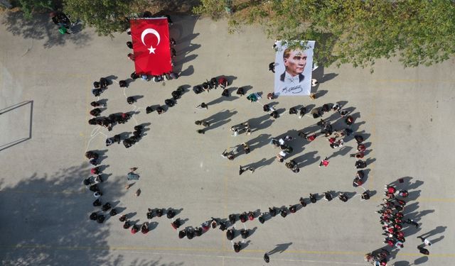 Edirne'de 100 öğrenci Türkiye haritası koreografisi oluşturdu