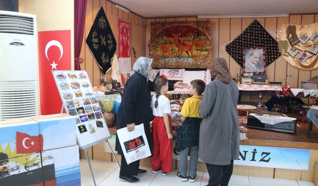 Edirne'de ilkokul öğrencileri "100. Yıl Nostalji" sergisi açtı