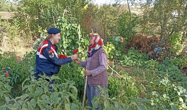 Edirne'de jandarma ekipleri Dünya Kadın Çiftçiler Günü'nü kutladı