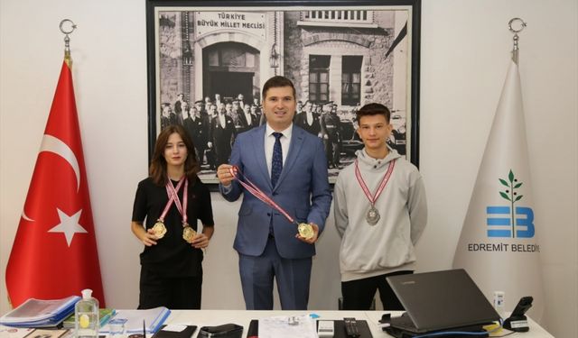 Edremitli 3 sporcu, Türkiye Taekwondo Poomsae Şampiyonası'ndan madalyalarla döndü