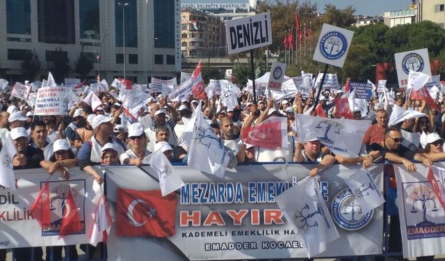 Emeklilikte Adalet Derneği Kartal'da miting düzenledi