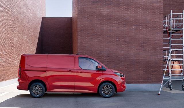 Ford Otosan'ın Yeniköy Fabrikası'nda üretilen yeni nesil Transit Custom satışta