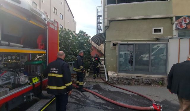 Gebze'Apartmanın ikinci katında çıkan yangın hasara neden oldu