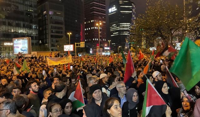 İsrail'in Gazze'deki hastaneye saldırısı İstanbul'da protesto ediliyor