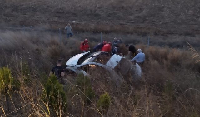 İstanbul-İzmir Otoyolu'nda şarampole devrilen otomobildeki 4 kişi yaralandı