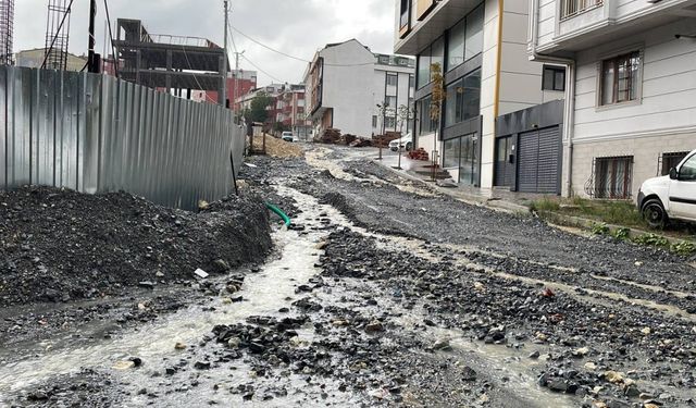 İstanbul'un birçok ilçesinde sağanak etkisini sürdürüyor