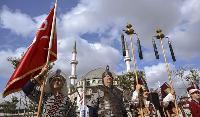 İstanbul'un düşman işgalinden kurtuluşunun 100'üncü yıldönümü Taksim'de törenle kutlandı