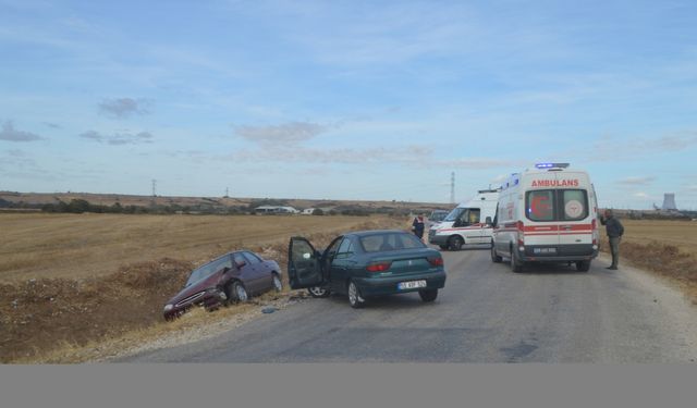 Kırklareli'nde iki otomobilin çarpıştığı kazada 3 kişi yaralandı